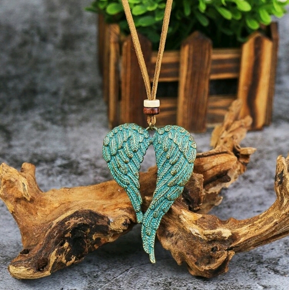 Jewelry - 🍉5 for $25* Angel Wing Necklace